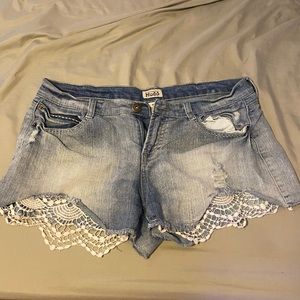 Cute lace jeans!
